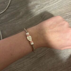 Delicate Leaf Bead Bracelet in Pink and Cream